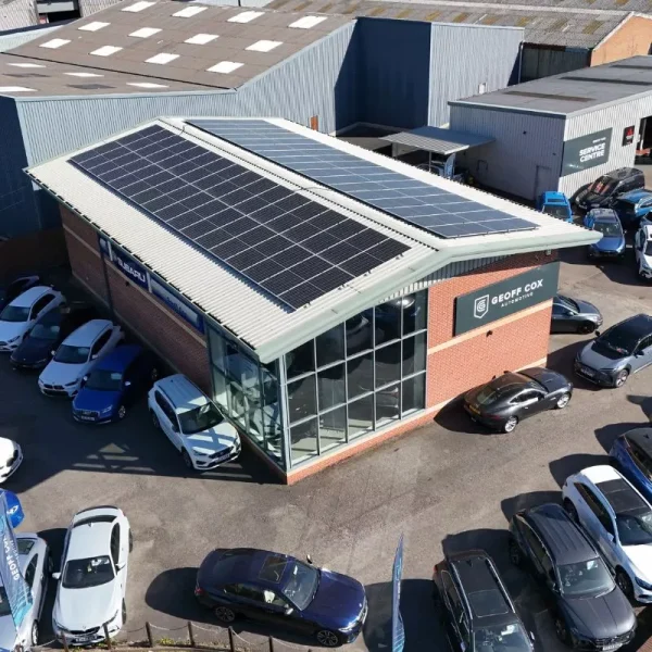 xcar showroom with solar panels.jpg.pagespeed.ic .JghXDaAY98