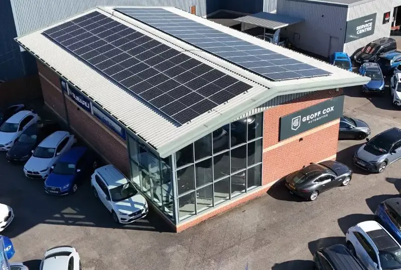 xcar showroom with solar panels.jpg.pagespeed.ic .JghXDaAY98