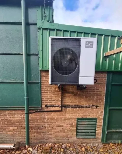 xmitsubishi-ecodan-air-source-heat-pump.jpg.pagespeed.ic.vRBRYcCztK