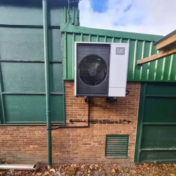xmitsubishi ecodan air source heat pump.jpg.pagespeed.ic .vRBRYcCztK