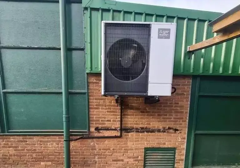 xmitsubishi ecodan air source heat pump.jpg.pagespeed.ic .vRBRYcCztK